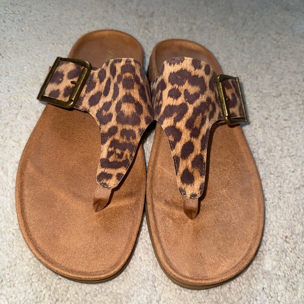 Vionic Emma Post Toe Brown Leopard Print Sandals -  NEW